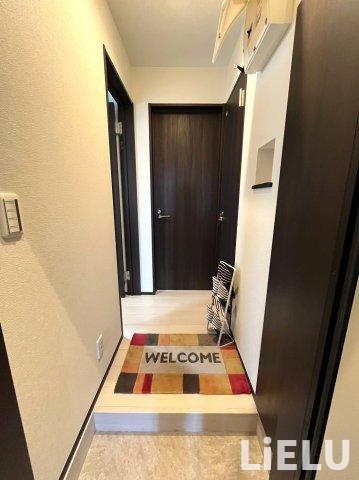 玄関　同シリーズ物件のモデルルーム写真になります（現況優先）