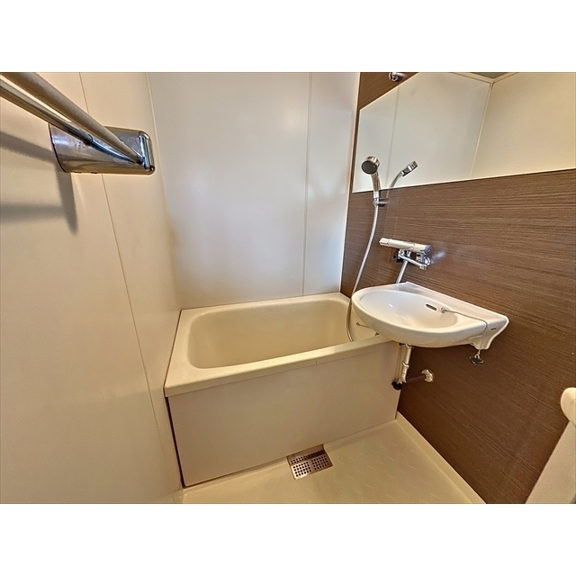 バス・シャワールーム　サーモスタット水栓で温度調節もラクラク