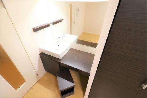 洗面設備　室内に独立洗面台を完備しており女性の方にはおススメ！