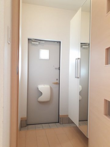 玄関　収納もある玄関です