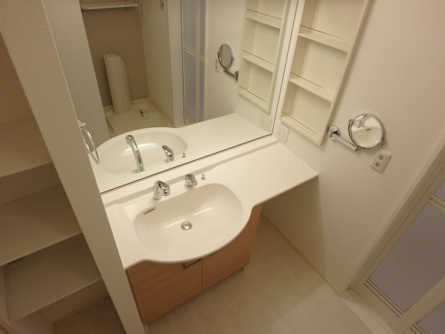 洗面設備　広い洗面スペース