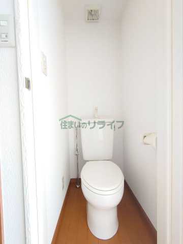 トイレ　※参考写真です。反転タイプのお部屋になります。