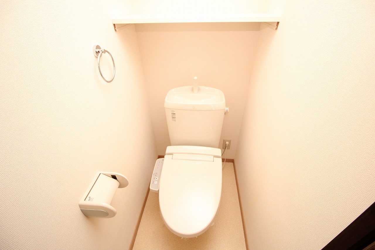 トイレ　★棚付きのお手洗いです☆