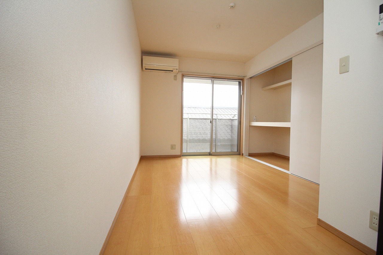 居室・リビング　★ベランダ側の洋室です☆