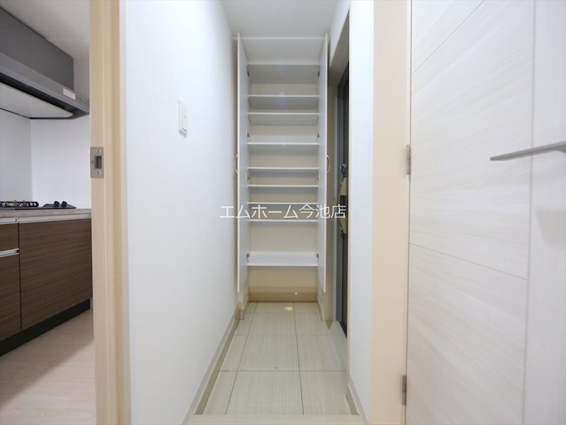 玄関　玄関　シューズボックス充実