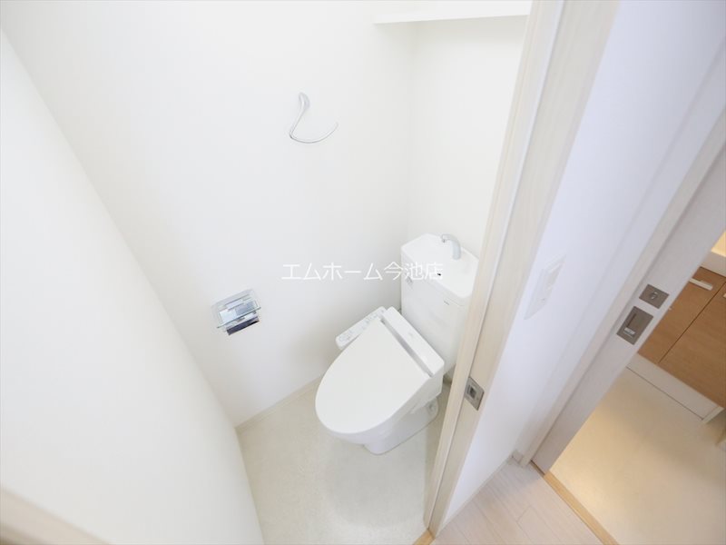 トイレ　温水洗浄便座付トイレ