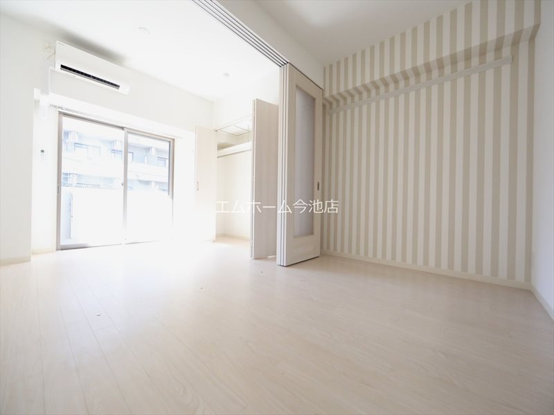 バルコニー　LDK9.0帖　カウンターキッチン　洋室と繋げて使用もOK