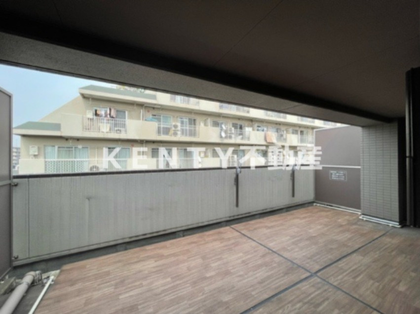 バルコニー　陽当たり良好なバルコニーです