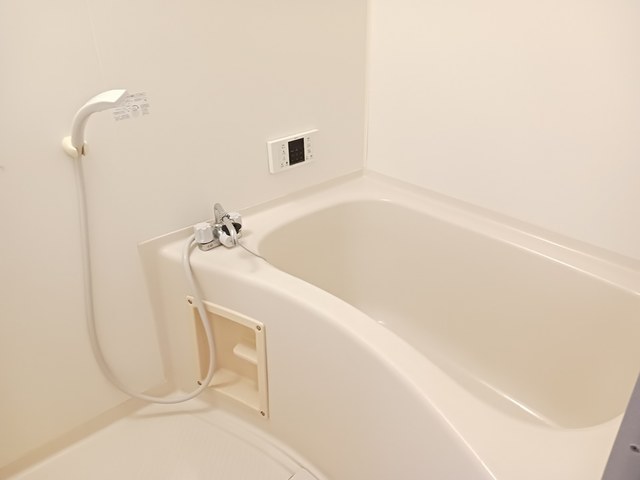 バス・シャワールーム　シャワー・追い焚き給湯