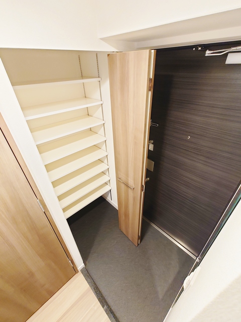 玄関　ワンステップウォークインシューズＢＯＸ付