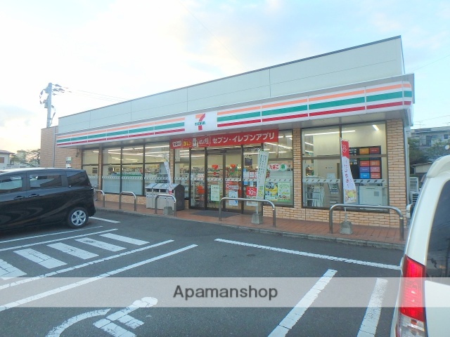 コンビニ　セブンイレブン（コンビニ）まで524m