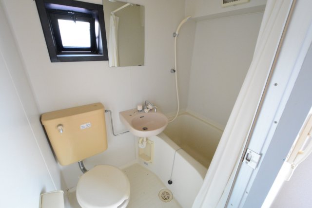 バス・シャワールーム　シンプルで機能的なユニットバスです！