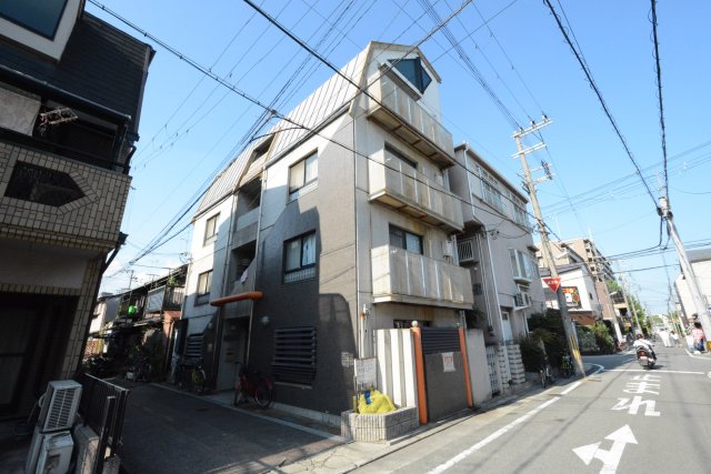 建物外観　居住者専用のごみ置き場があります♪
