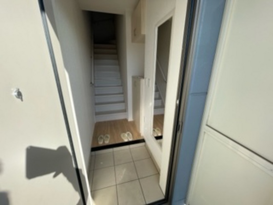 玄関　※別部屋の写真です
