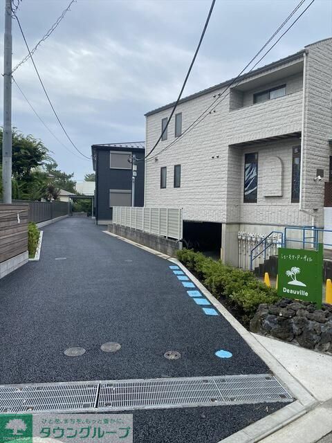 エントランス　駐車場