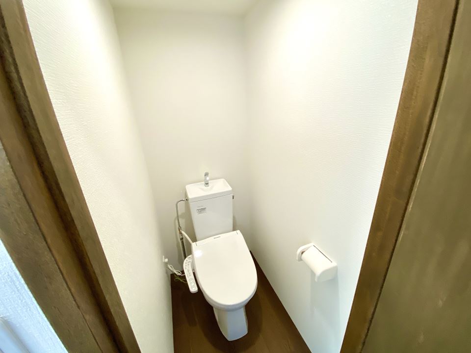 トイレ　手洗い付き温水洗浄便座