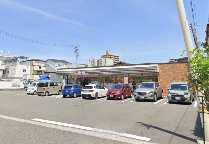 コンビニ　セブンイレブン 一宮向山町1丁目店（コンビニ）まで321m