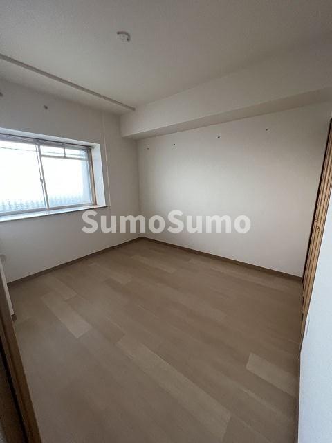 その他部屋・スペース　開放的な寝室です