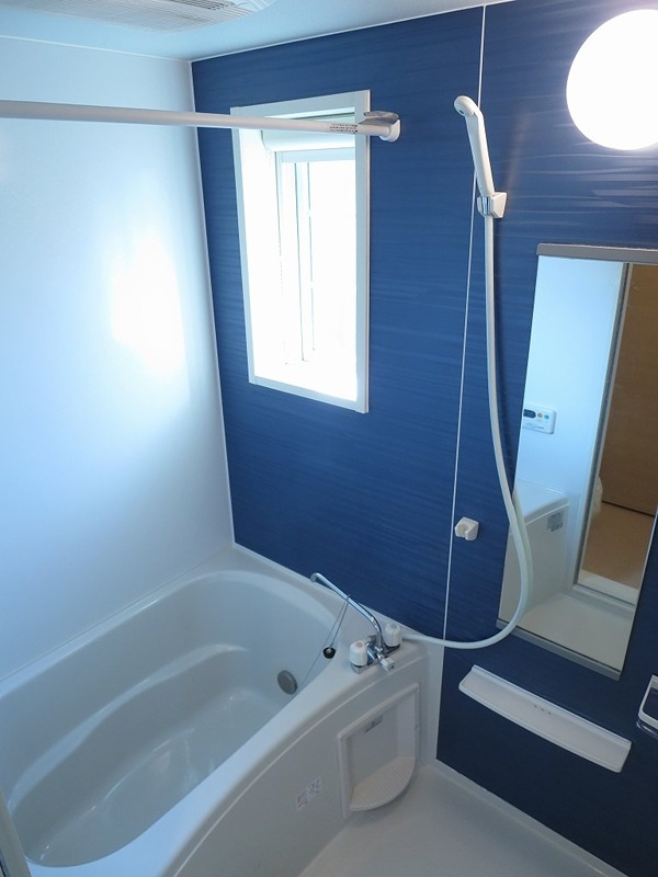 バス・シャワールーム　追焚き機能付きのお部屋です。