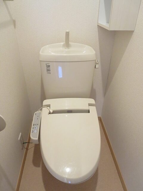 トイレ　温水洗浄便座です。