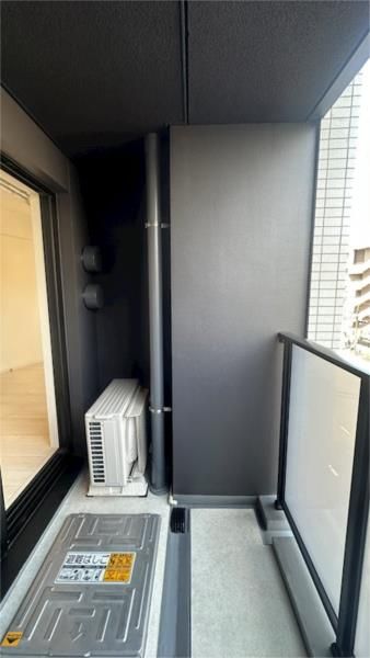 バルコニー　暖かな日差しのふりそそぐバルコニー