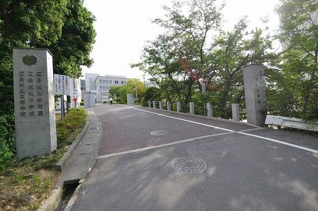 小学校　広島市立戸坂城山小学校（小学校）まで675m