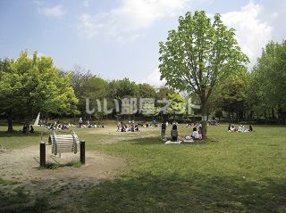 公園　朝宮公園（公園）まで676m