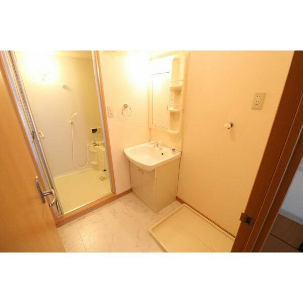 洗面設備　他部屋参照・現況優先