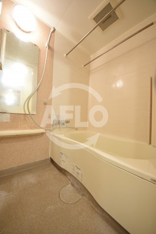 バス・シャワールーム　プレ上本町　バスルーム