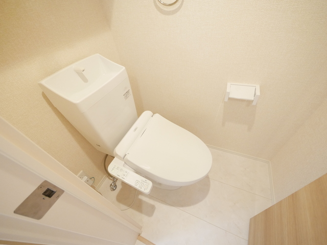 トイレ　★人気の温水洗浄便座付です★
