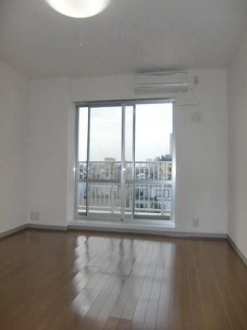 居室・リビング　明るいお部屋ですよ。