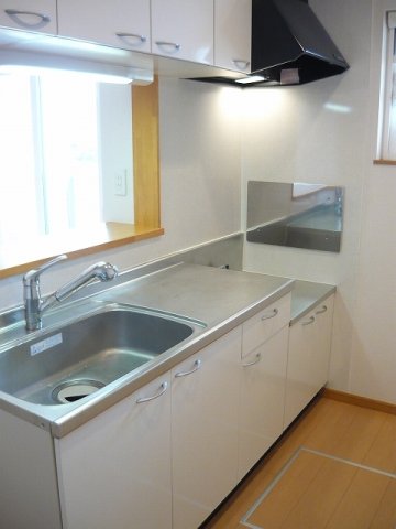 キッチン　コンパクトなキッチンで掃除もラクラク