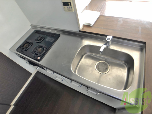 キッチン　こちらも広めのキッチンです。広く使えるのはありがたいですね