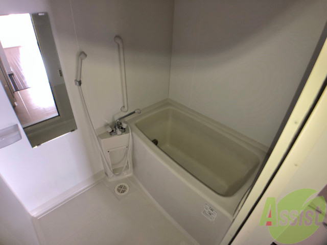 バス・シャワールーム　浴槽があるので、疲れた時はゆっくりと湯船につかりましょう。