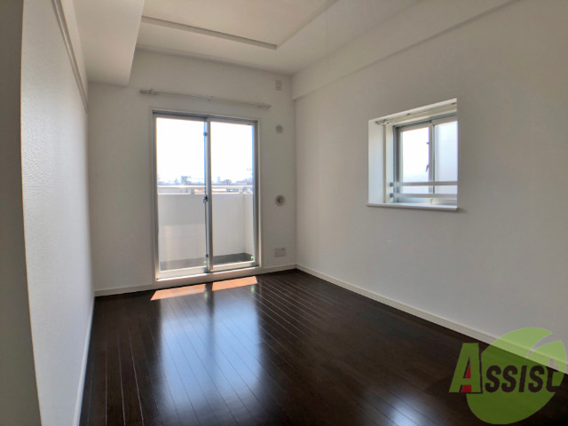 その他部屋・スペース　こちら洋室となっています。こちらに寝室はいかがでしょうか。