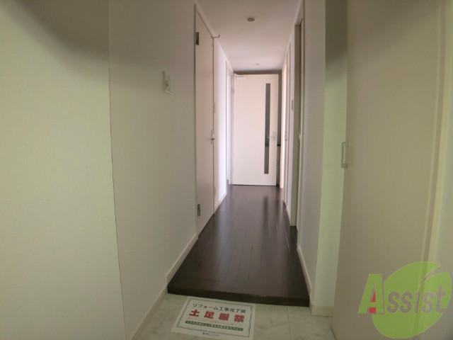 玄関　玄関からの目線です。右側が下足入れです。