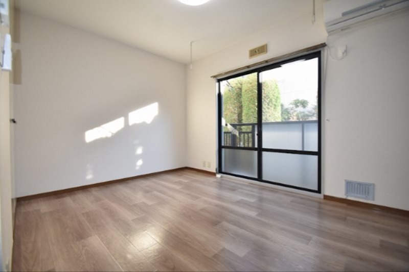 居室・リビング　日当たり良好です。