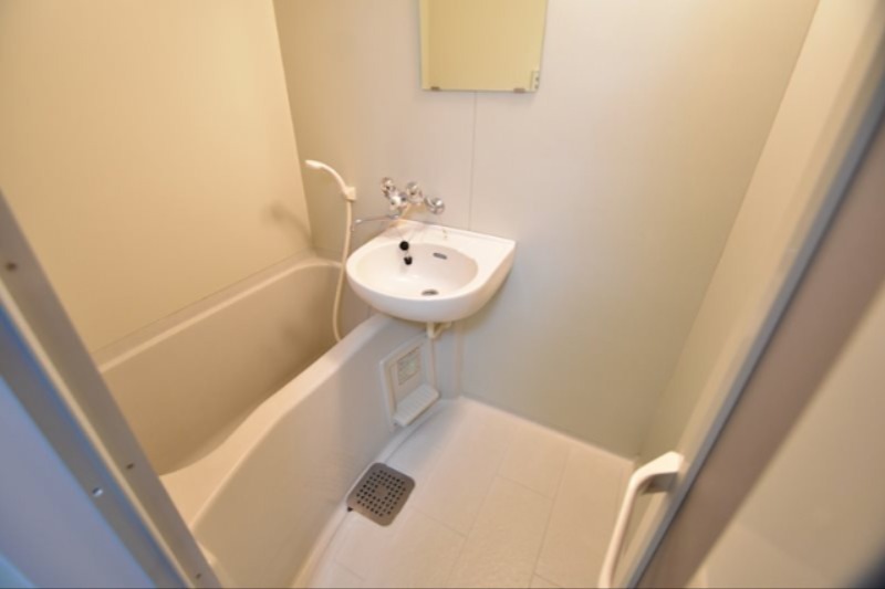 バス・シャワールーム　綺麗な浴室でゆっくりおくつろぎいただけます。