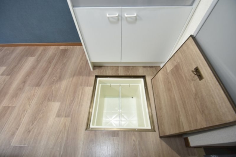 玄関　床下収納です。