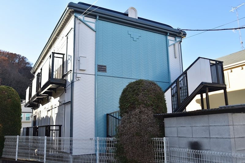 建物外観　始発駅の高尾駅徒歩４分で通勤通学便利です。