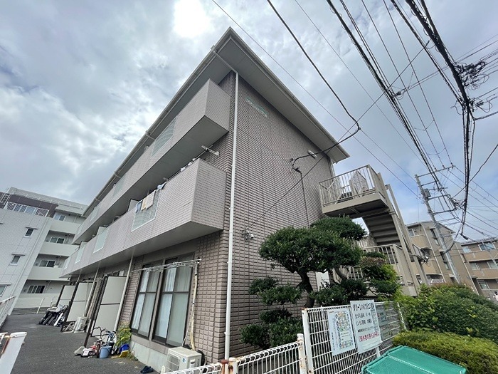 建物外観　敷地内駐車場のある賃貸アパート