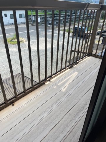 バルコニー　外からの目が気にならないバルコニーで洗濯物が干せます