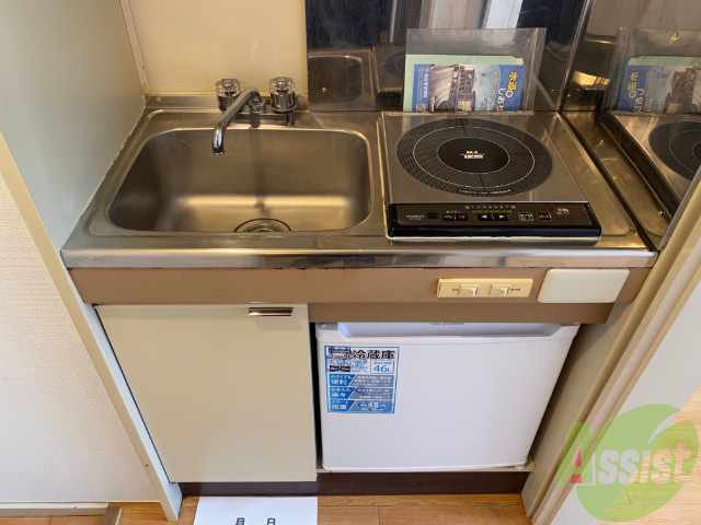 キッチン　キッチンはこちらＩＨ　コンロが付いて助かりますね