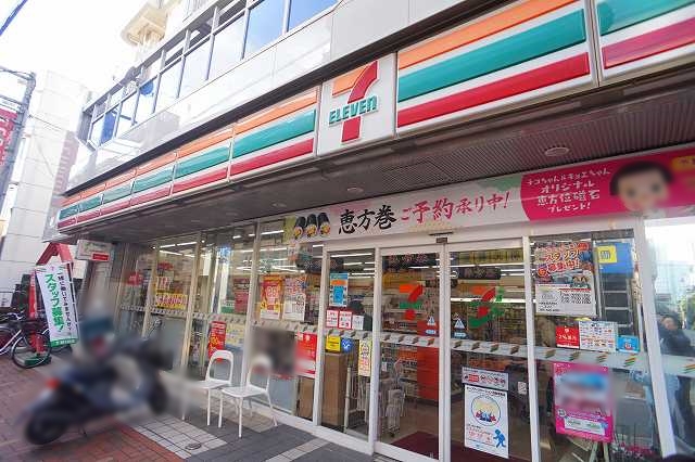 コンビニ　セブンイレブン（コンビニ）まで1051m