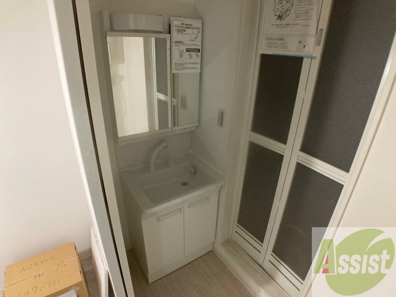 洗面設備　シャンプードレッサー。身支度はここでばっちりですね。