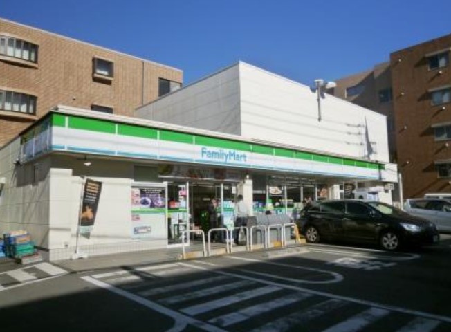コンビニ　ファミリーマート世田谷二丁目店（コンビニ）まで247m