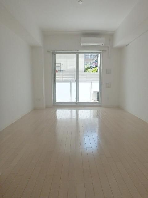 居室・リビング　★広々洋室★