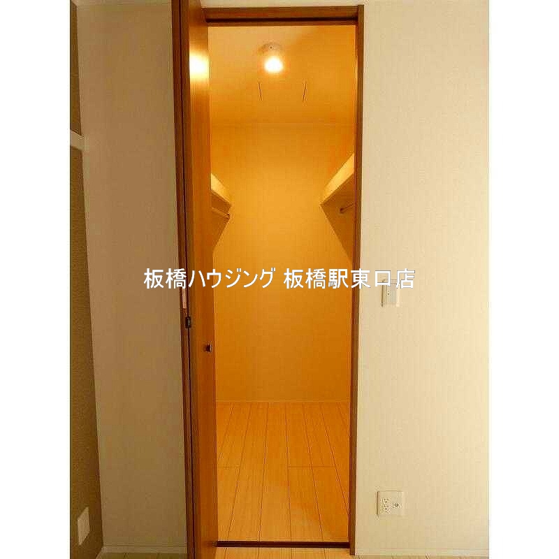 収納　ウォークインクローゼット