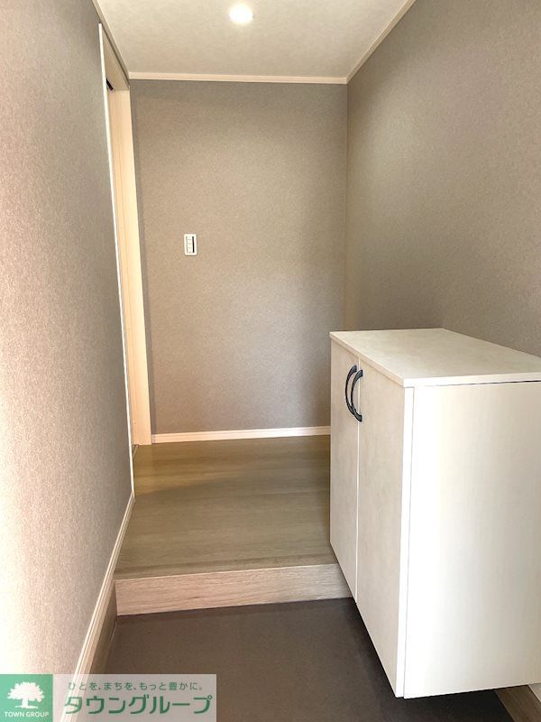 玄関　シューズボックスは棚の高さが調節可能で、ブーツも置けます！…