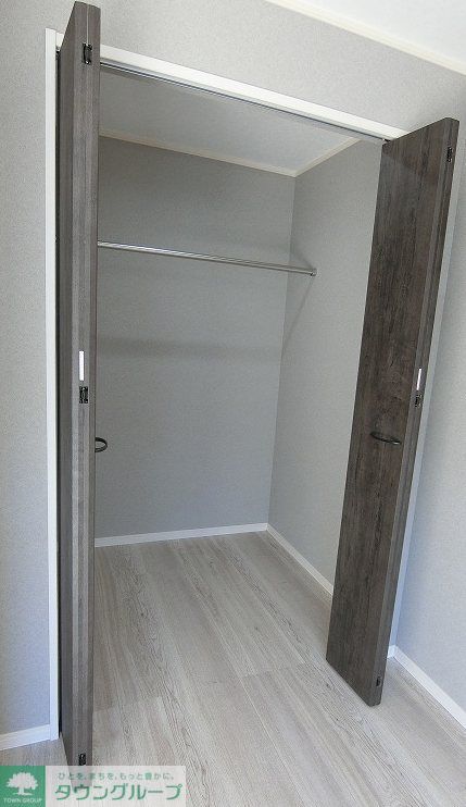 収納　広々としたクローゼット！※実際の建具の色はコバルトブルーと…